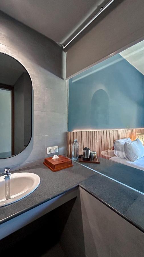 Umadewi Surf & Retreat Hotel Pulukan Ngoại thất bức ảnh