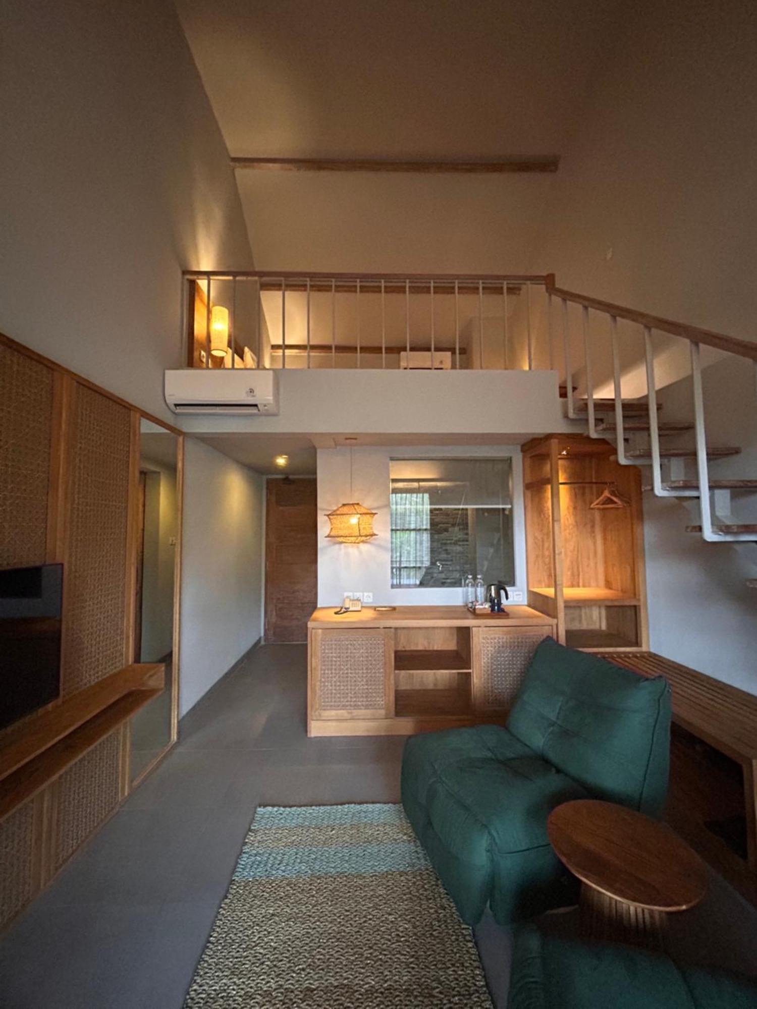 Umadewi Surf & Retreat Hotel Pulukan Ngoại thất bức ảnh
