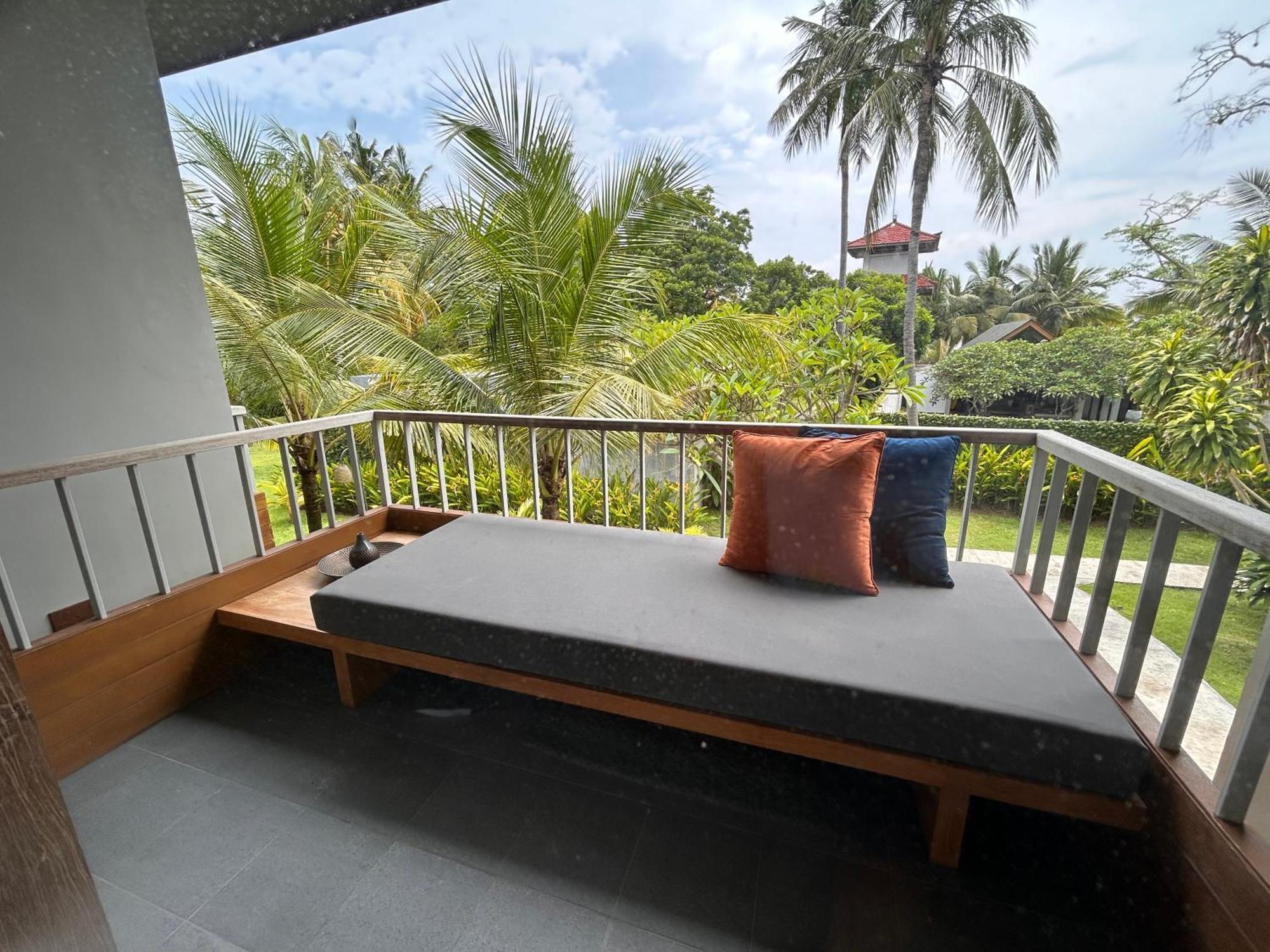 Umadewi Surf & Retreat Hotel Pulukan Ngoại thất bức ảnh