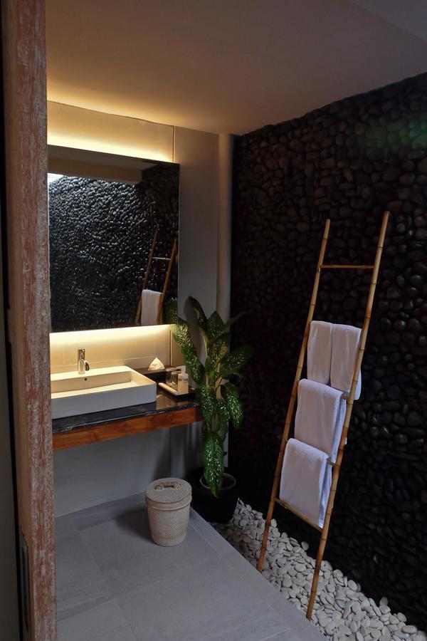 Umadewi Surf & Retreat Hotel Pulukan Ngoại thất bức ảnh