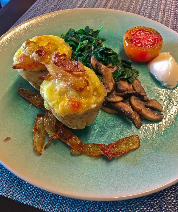 Umadewi Surf & Retreat Hotel Pulukan Ngoại thất bức ảnh