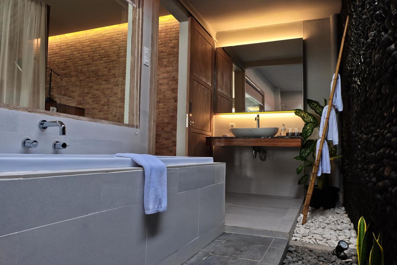 Umadewi Surf & Retreat Hotel Pulukan Ngoại thất bức ảnh